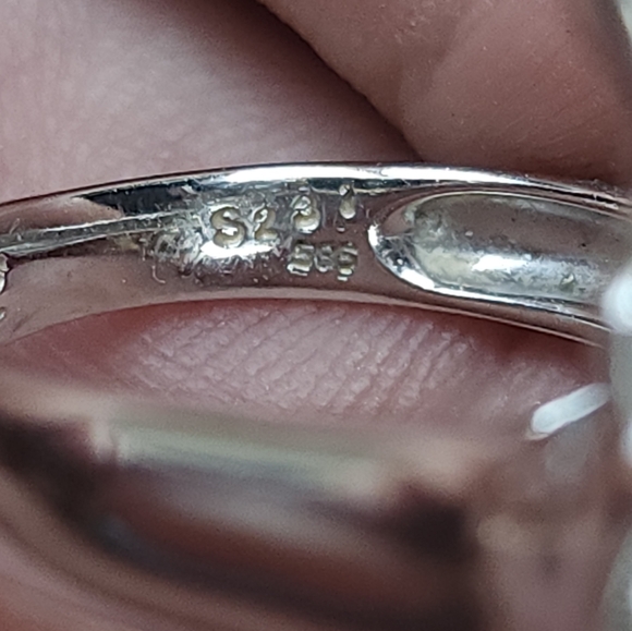 14k White Gold Diamond Butterfly Ring - Picture 4 of 11